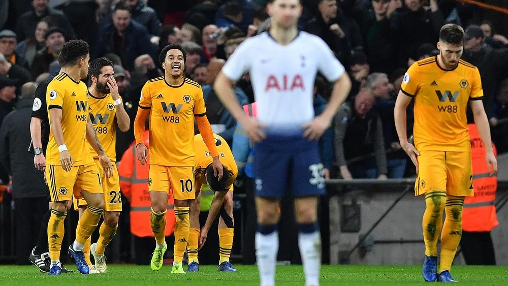 في غياب سايس، وولفرهامبتون يقلب الطاولة على توتنهام