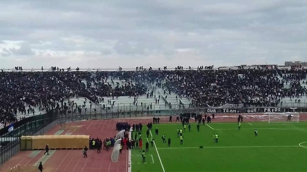بالفيديو والصور | إصابة 70 شخصاً بعد أحداث دامية في كأس الجزائر
