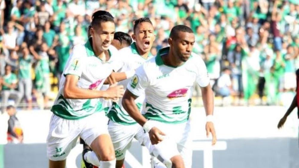 ياجور ينقذ الرجاء من التعثر في وجدة بهدف قاتل في "آخر الأنفاس" وسط أداء تحكيمي "مثير للجدل"