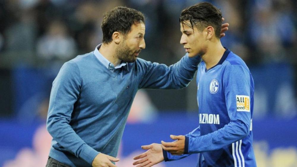 مدرب شالكه يتحدث عن غياب حاريث ومعاناته