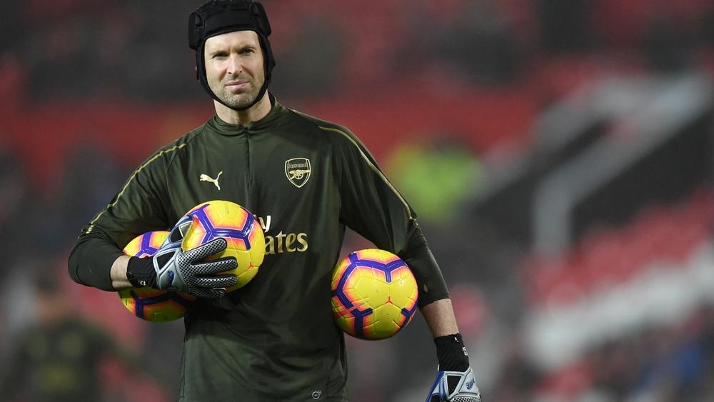 إيمري يُلمح لرحيل بيتر تشيك عن آرسنال