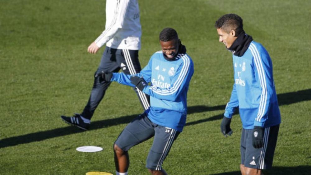 فينيسيوس ينتظر فرصة من سولاري أمام سوسيداد