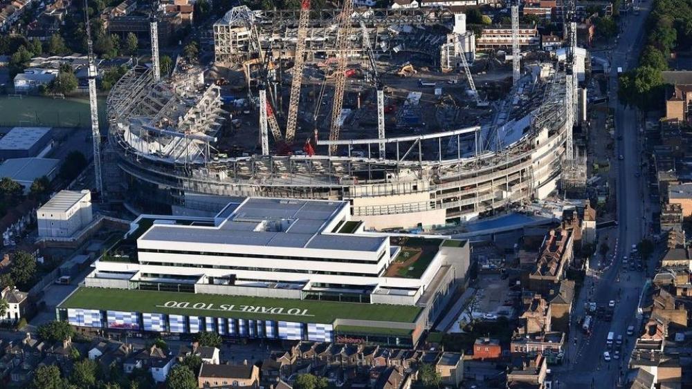 توتنهام يكشف عن توقيت افتتاح ملعبه الجديد