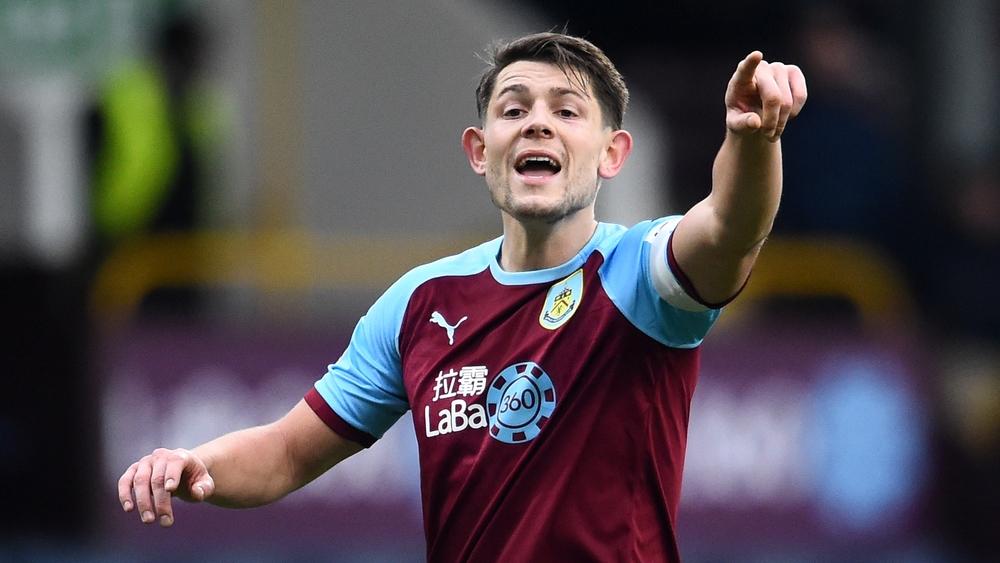 مدرب بيرنلي يوضح حقيقة عرض ليفربول من أجل تاركوفسكي