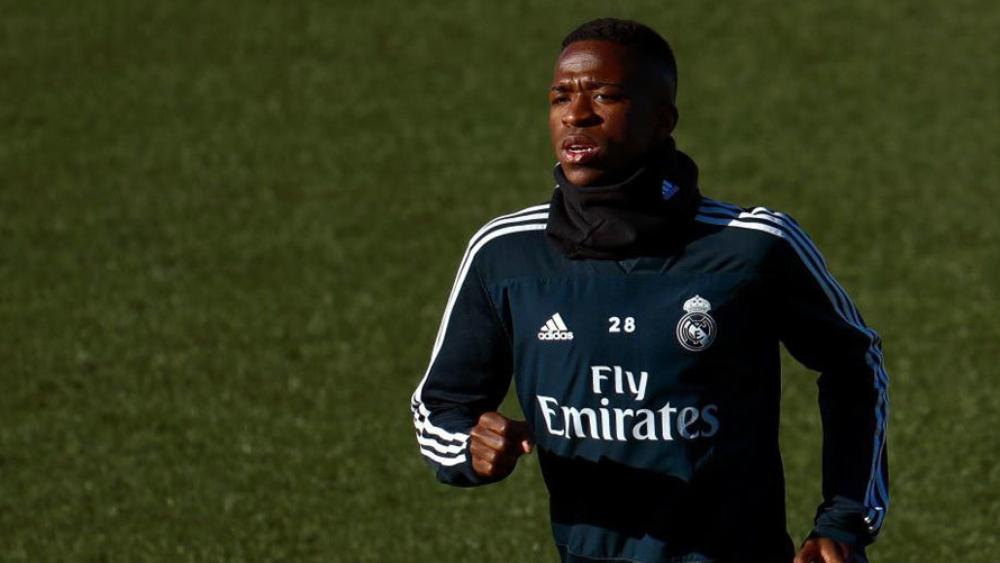 فينيسيوس مُرشَّح لمضاعفة متاعب سولاري قبل منازلة بيتيس