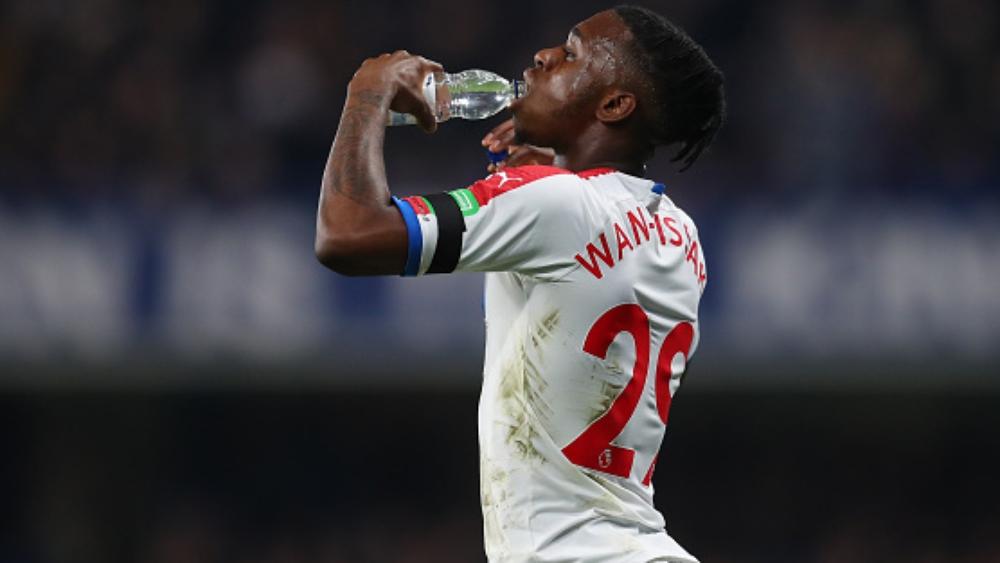 مان يونايتد سيدخل السوق لضم مدافع إنجليزي متألق