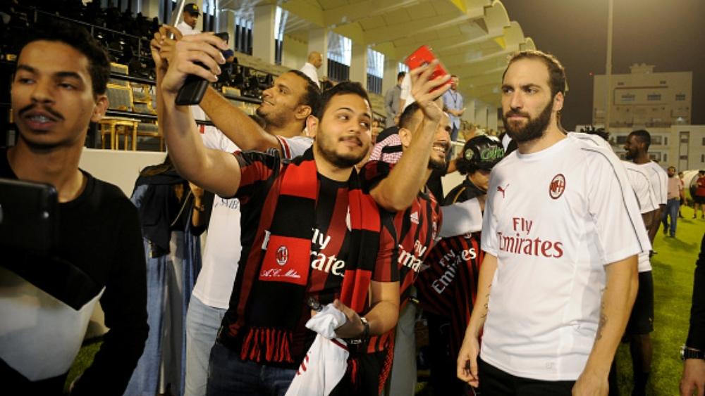 هيجواين ينفعل على صحفي بسبب تشيلسي