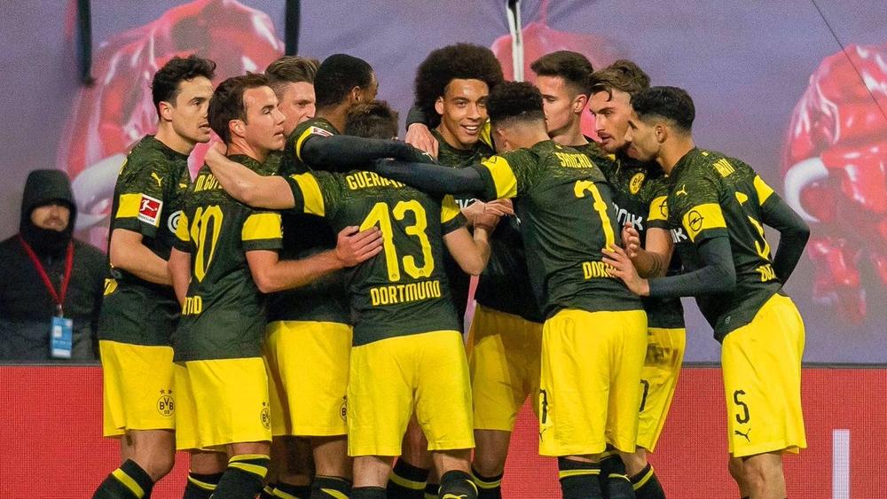 قِطار حكيمي ودورتموند يواصل دهْسَ المُنافسين بـ"البوندسليغا"