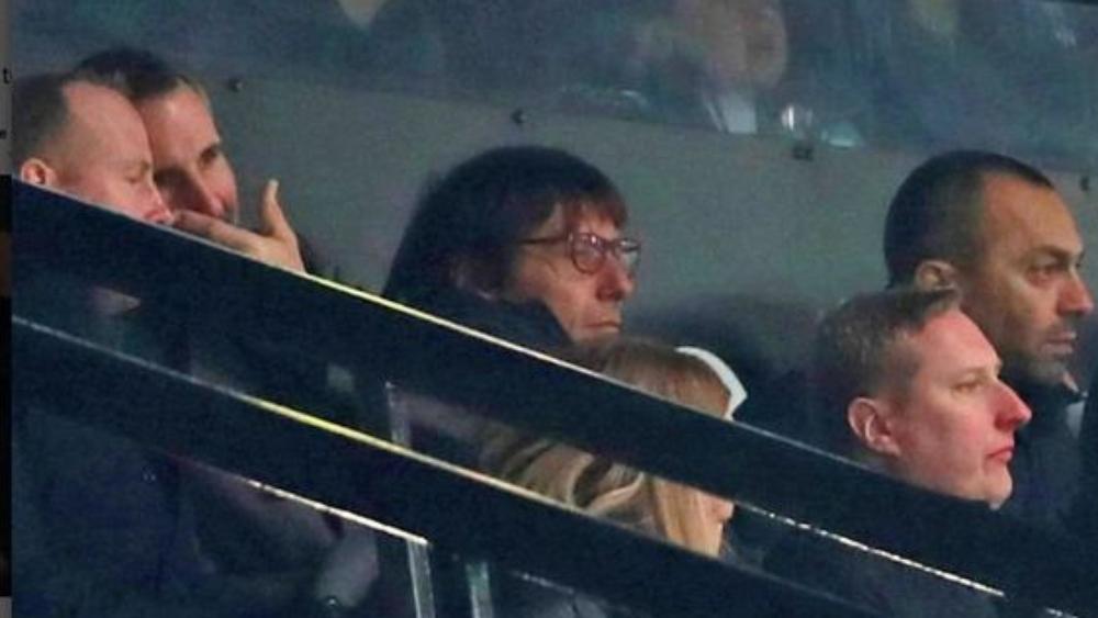 ماذا يفعل كونتي في مدرجات مباراة فولهام وتوتنهام؟