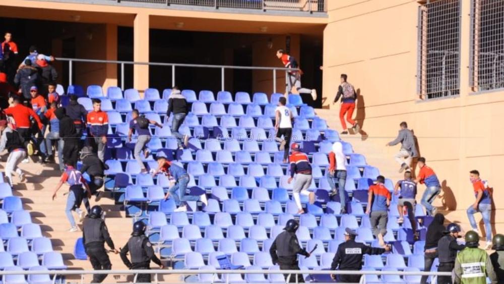 مُتَتبِعون يَضعُون الجامِعة فِي "قَفَص الاتِّهام" و يُحملونَها مَسؤُوليَة "أعمَال الشغَبْ"