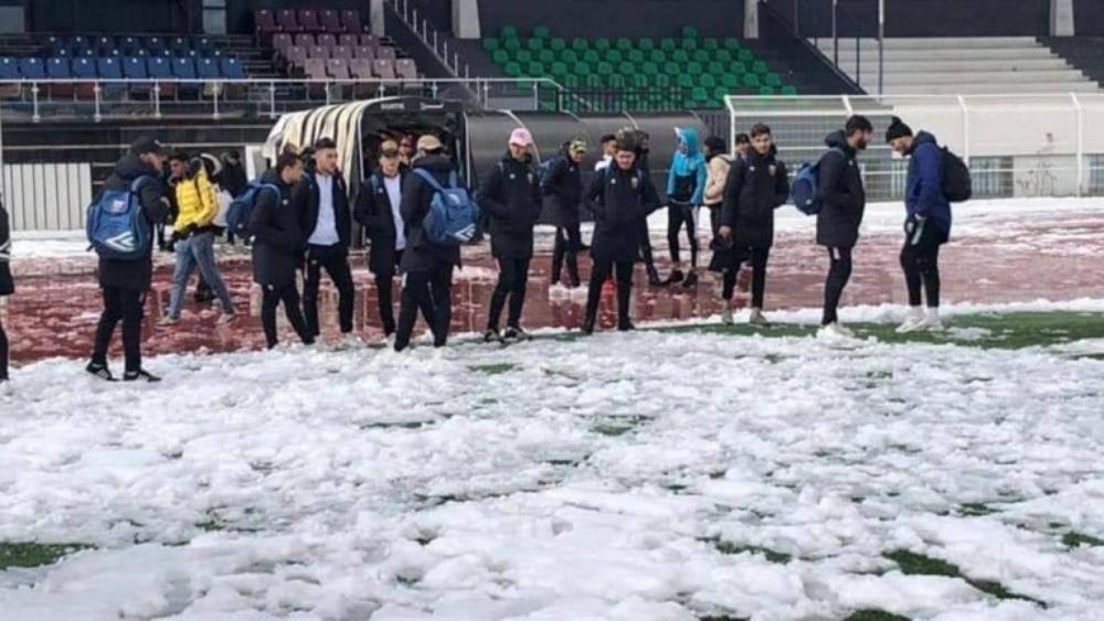 الثلوج تؤجل مباراة وفاق سطيف ومولودية الجزائر!