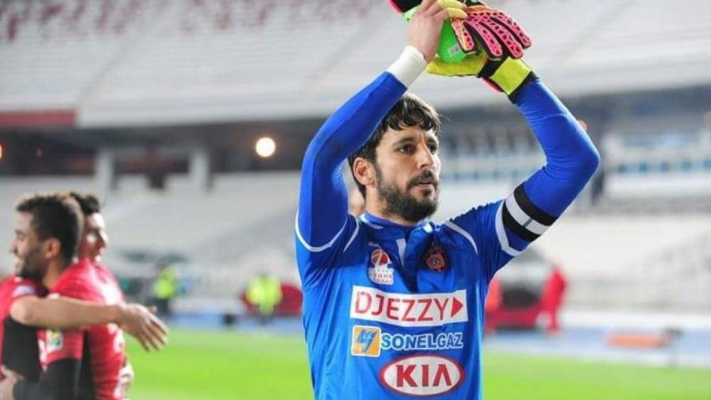 رسمياً | الحارس الجزائري زماموش ينتقل إلى أحد السعودي