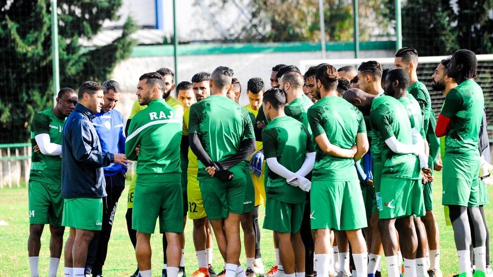 خاص/ فَتحي جمال لِلاعبي الرّجاء: "لفَرقة مَخَاصهاشْ انْتِدابات رَاه بْهاد المجمُوعة دّينا الكَاف و خاصْكُم تْجتَاهدُو"