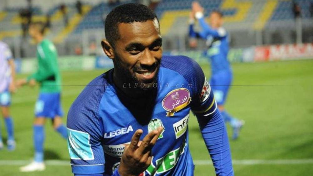 لاعبو الرجاء يحملون ياجور على الأكتاف ويهتفون: "وياجور والموكاسان.. آلي آلي"