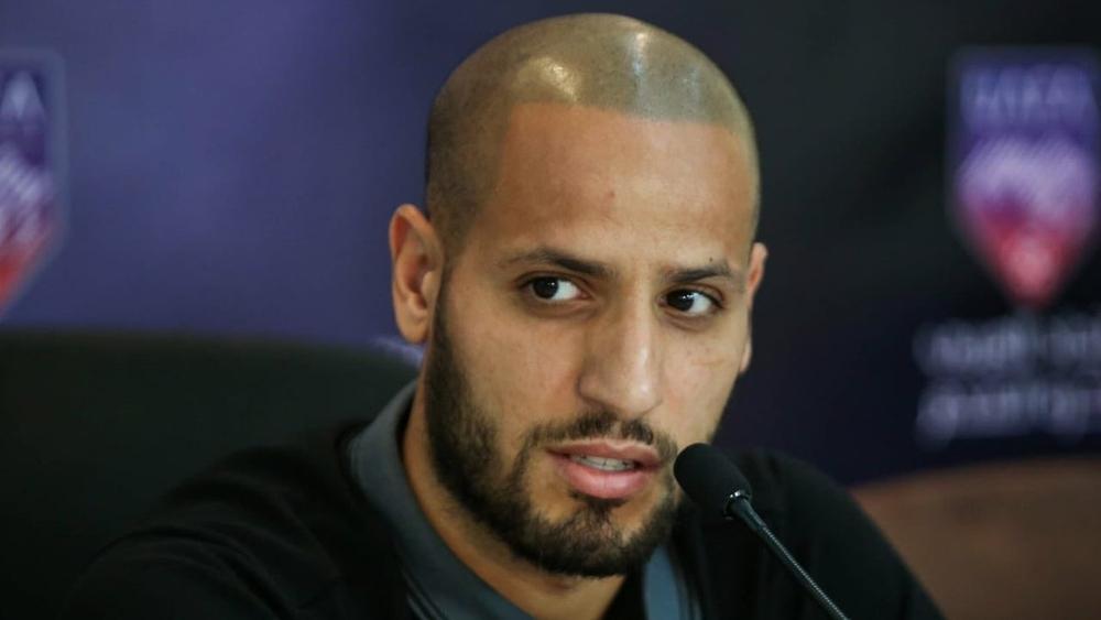 الأحمدي أول العائدين من السعودية.. قالوا عنه أسوأ "قائد" في تاريخ نادي الاتحاد!