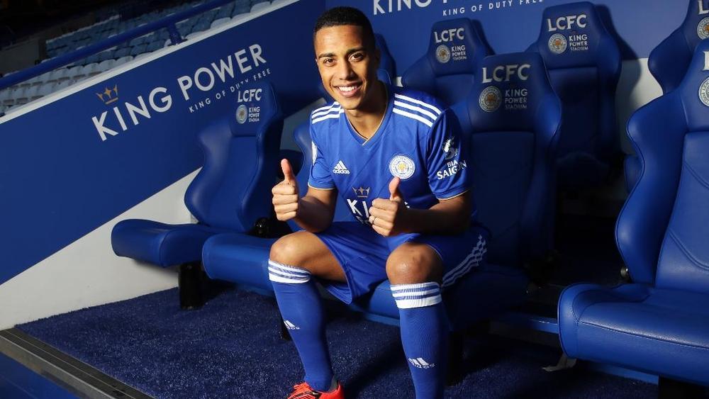 رسمياك ليستر يضم تيلمانس وأدريان سيلفا ينتقل إلى موناكو