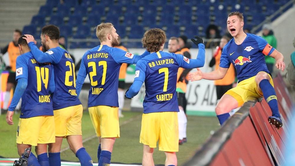 لايبزيج يسحق هانوفر بثلاثية في البوندسليجا