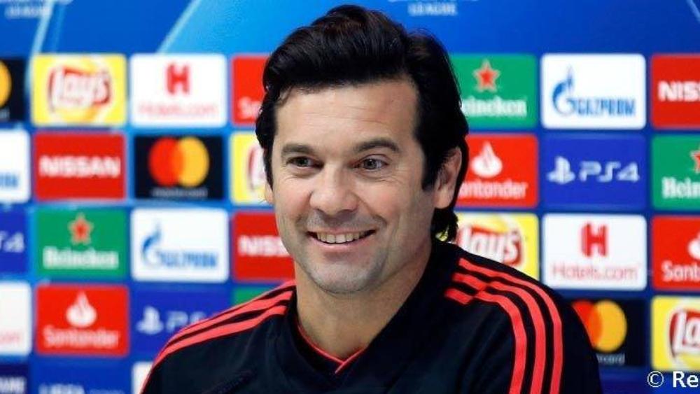 سولاري: "مباريات الكلاسيكو تنافسية .. ووضعية ميسي لا تعنينا"