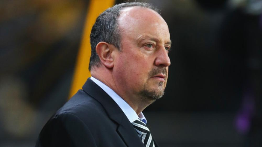 بينيتيز غاضب من التحكيم بعد التعادل أمام الذئاب