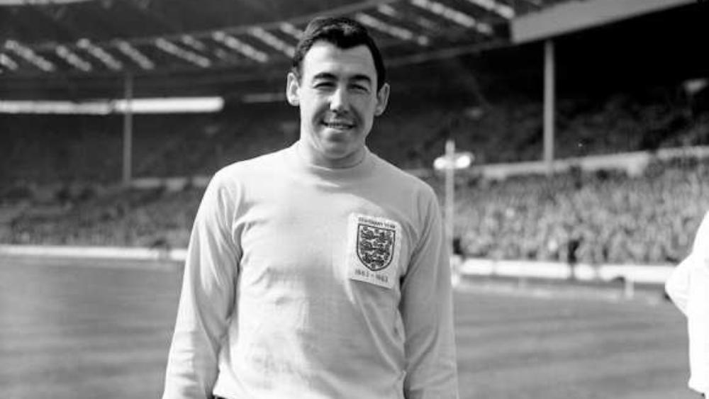 نجوم الكرة الإنجليزية ينعون الأسطورة بانكس