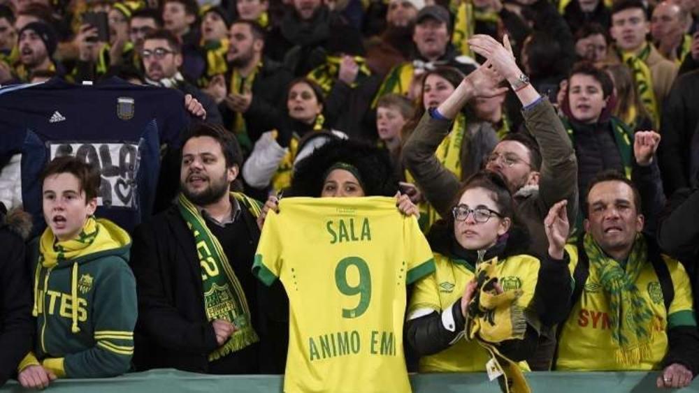 حبيبة سالا تكشف النقاب عن وجهها للمرة الأولى منذ رحيله