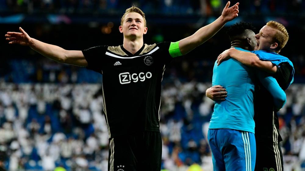 برشلونة يعترف: "دي ليخت على الطاولة"