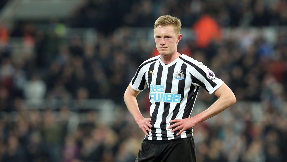 إصابة في الركبة قد تنهي موسم لاعب نيوكاسل