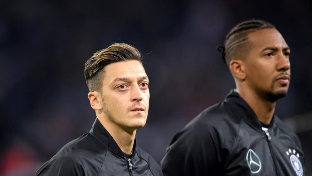 مسعود أوزيل يرد الصاع لمولر وهوملس!