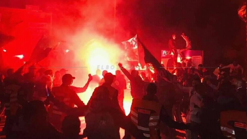 جماهير النادي القنيطري تخصص استقبالا "خاصا" لحافلة الفريق بعد الفوز على نهضة الزمامرة