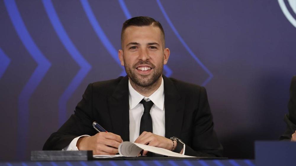 ألبا بعد تجديد عقده: "هذا ما أتمناه بشأن ميسي"