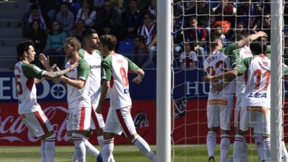 ألافيس يُكبد هزيمة أخرى لهويسكا في الليجا