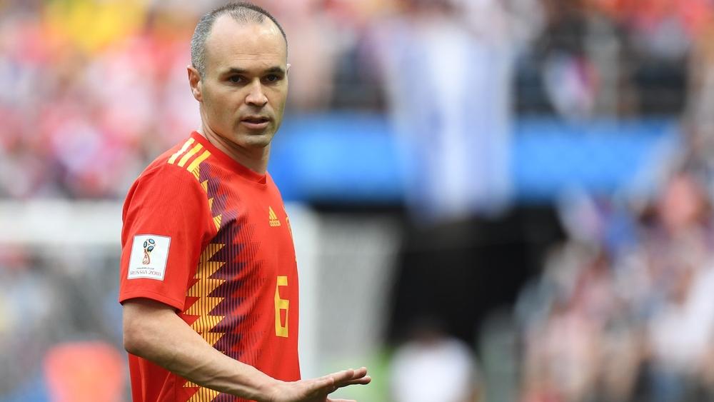 إنييستا: إنريكي هو المرشح المثالي لهذه المرحلة الانتقالية التي يمر بها منتخب إسبانيا