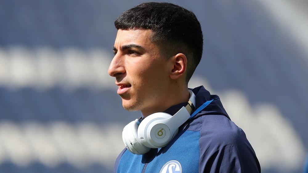 بوجلاب يخوض أول مباراة رسمية مع شالكه