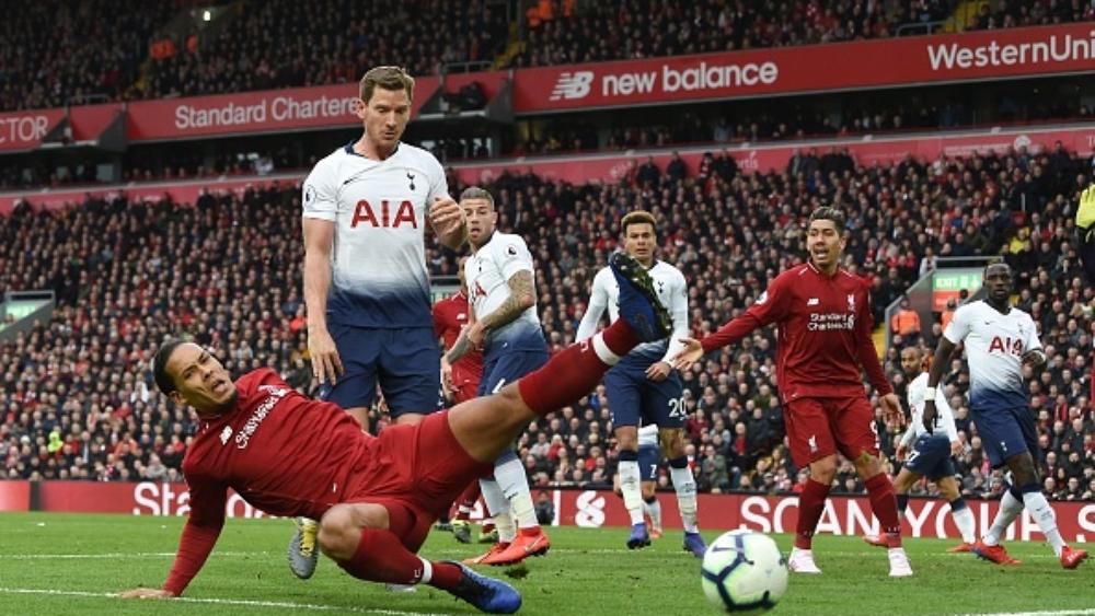 ليفربول يعلن إصابة فان دايك، وكلوب يعبر عن قلقه