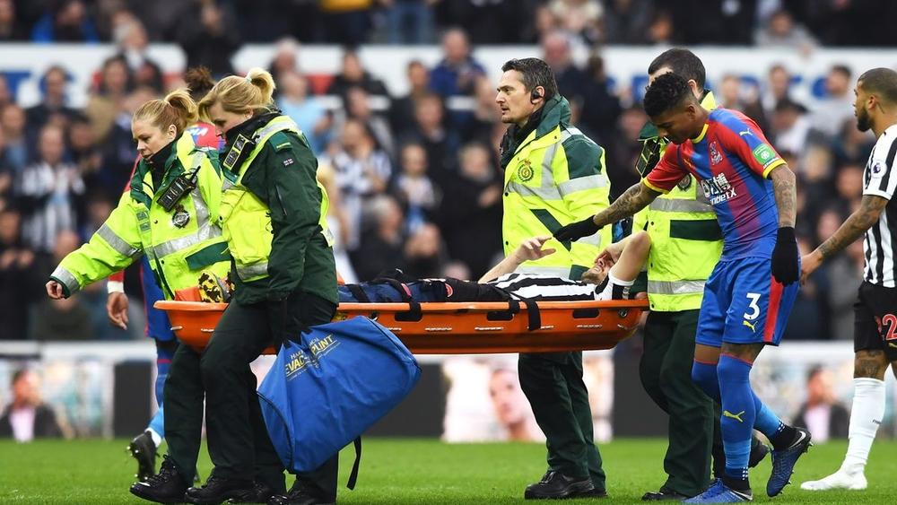 إصابة خطيرة في الركبة تنهي موسم لاعب نيوكاسل لوجون