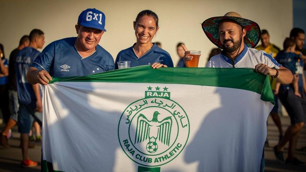 جماهير كروزيرو البرازيلي ترفع شعار الرجاء مجددا وتذكر غريمها الأزلي بـ"موقعة مراكش" في ثوبها العالمي