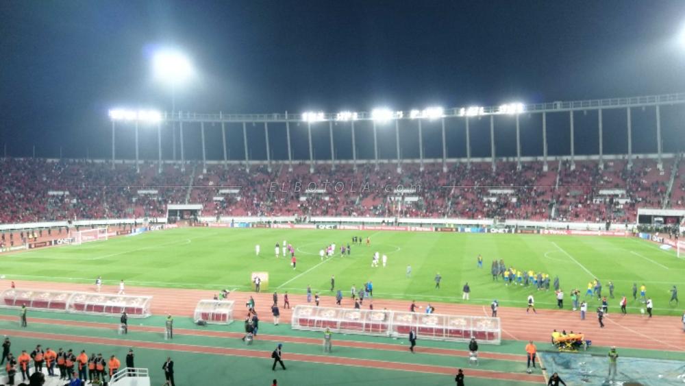 "روح رياضية" بين لاعبي الوداد و سان داونز بعد صافرة النهاية والجماهير تطالب بالتأهل من قلب بريتوريا