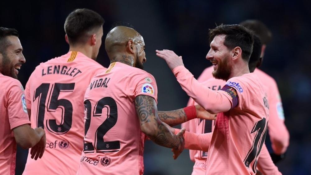 ميسي ثاني أكثر لاعب تتويجا بلقب الدوري في برشلونة.. فمن الأول؟