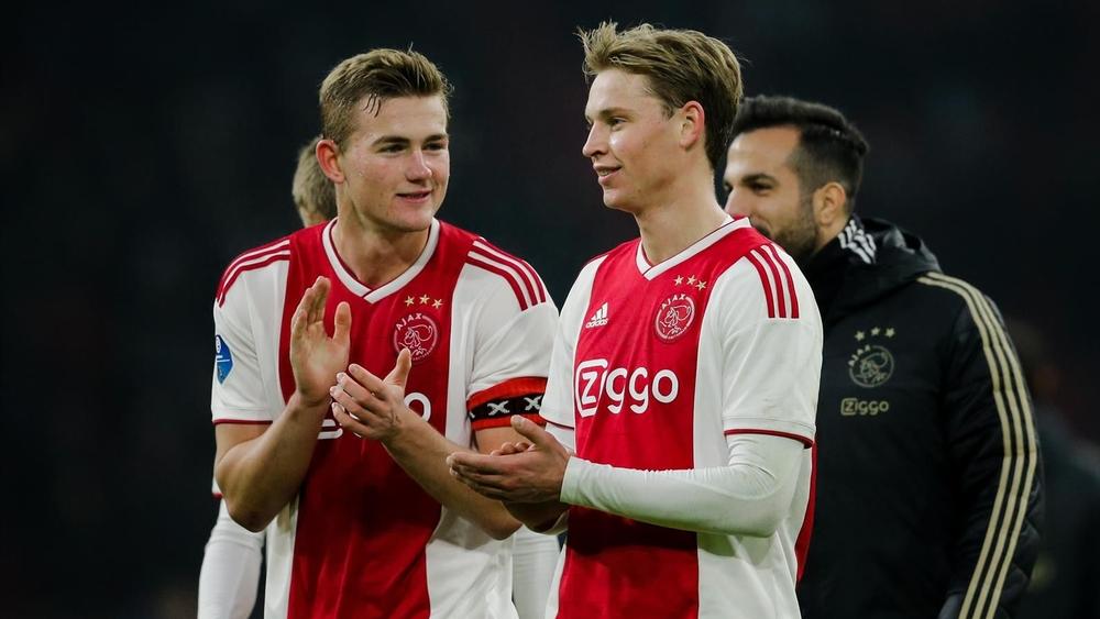 دي ليخت عن مستقبله: "أنا لا أقرر ولن يتم بيعي بأكثر مما بيع به دي يونغ"