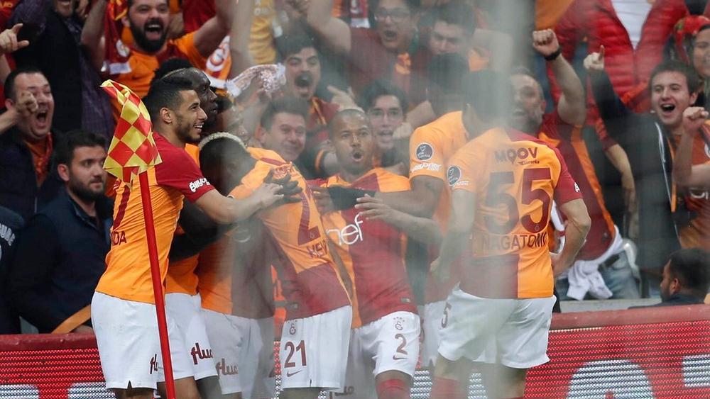 رفاق بلهندة يهزمون بشكتاش ويعتلون صدارة الدوري التركي