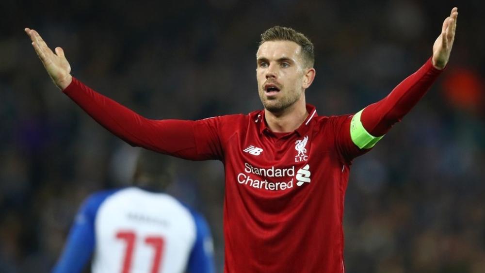 قائد ليفربول: لسنا أغبياء.. الكل يتوقع صعود برشلونة