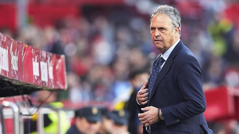 كاباروس يُجيب على سؤال حول مستقبله.. ويُبدي تحمسه لمباراة إشبيلية في تنزانيا