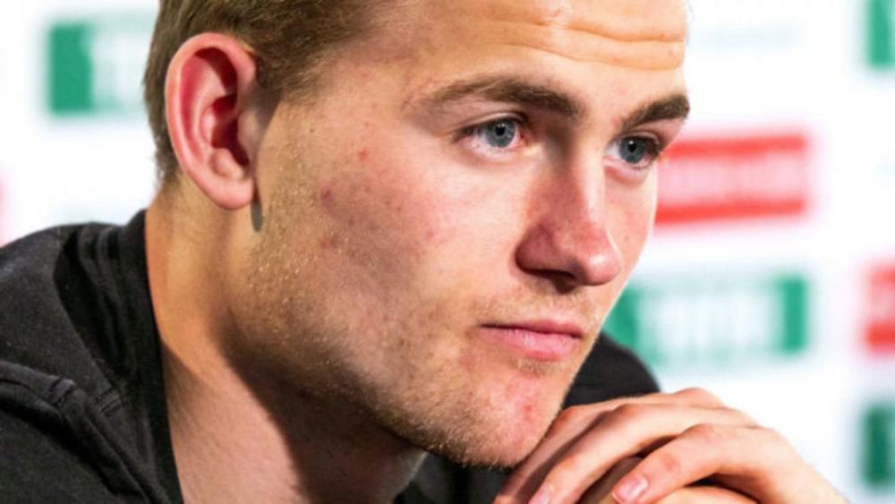 دي ليخت: من الرائع اللعب مع دي يونج خارج أياكس