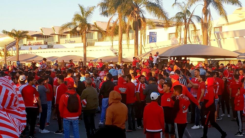 "إستقبال الأبطال" من جماهير الوداد للبعثة..وصفحة النادي تعلق: "شكرا لكم كرامة الوداد من كرامة البلاد"