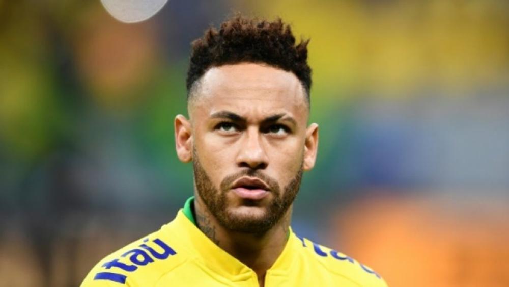 العارضة البرازيلية تدعي بتلقي تهديدات بسبب نيمار