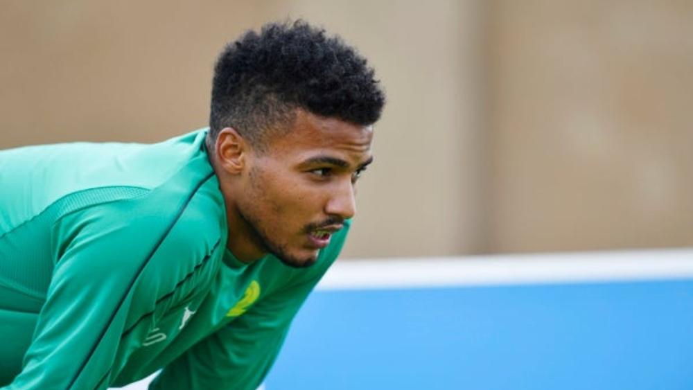 مدافع جنوب أفريقيا يُثير الجدل بهروبه من بطولة الأمم