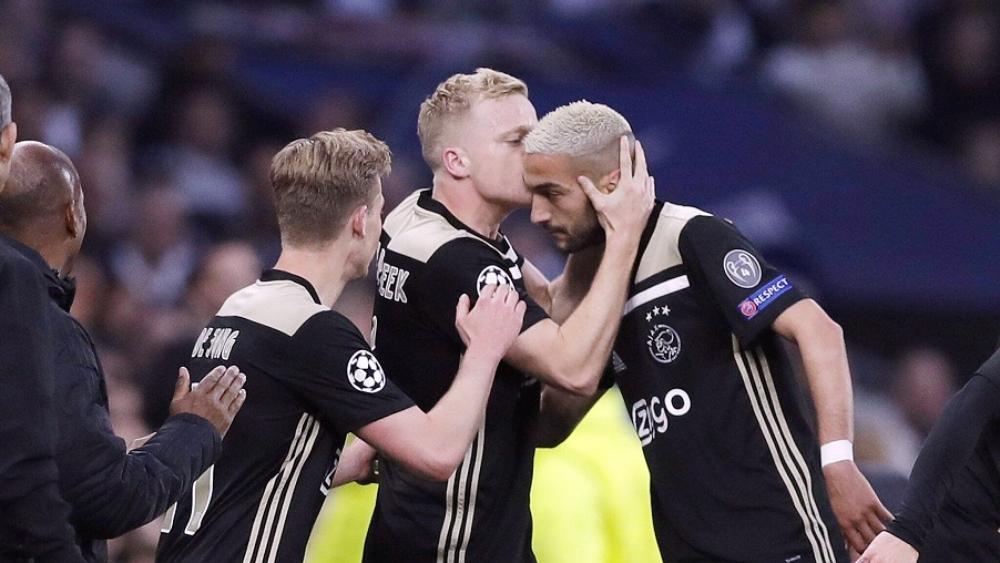 زياش وفان دي بيك قد يلعبان في فريق واحد في الـ"بريميير ليغ"