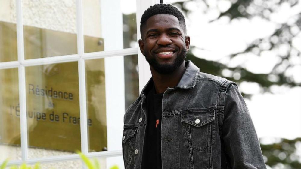 أومتيتي يحسم الجدل حول مستقبله مع برشلونة