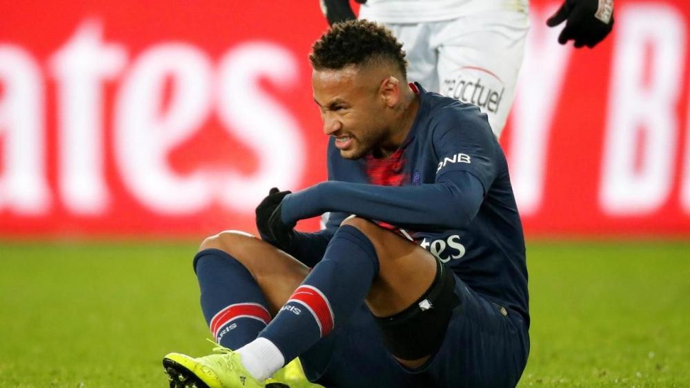 باريس سان جيرمان يعلن مدة غياب نجمه نيمار