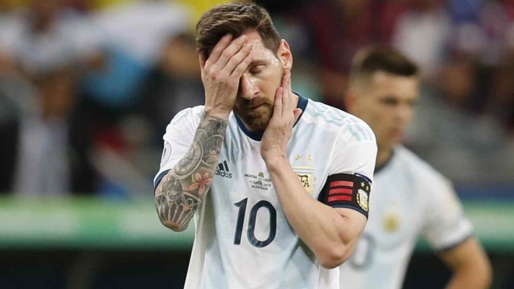 ميسي "يتألم" بعد الصدمة أمام كولومبيا